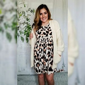 🎉 LAST ONE 🎉Coral Leopard BabyDoll Style Dress ❤